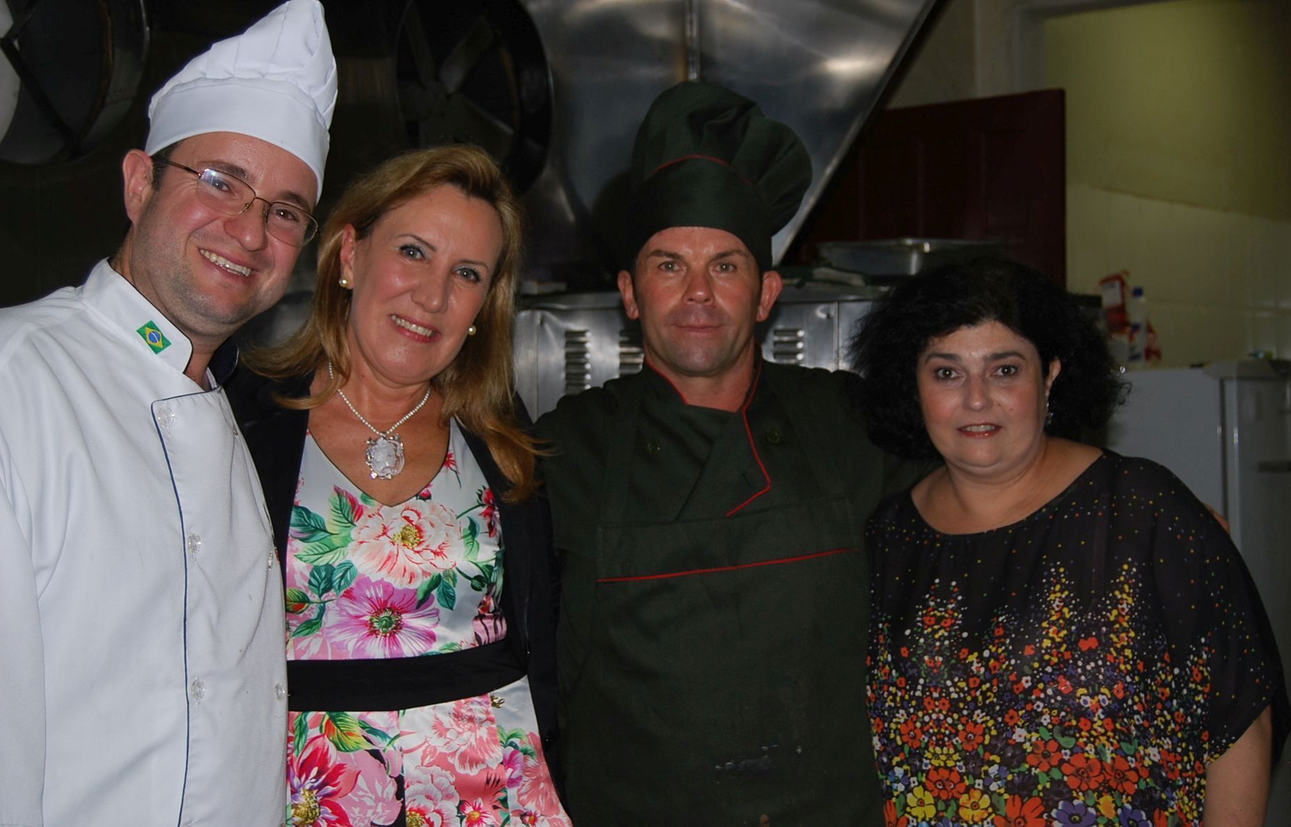 O Chef auxiliar Rafael Rocha, Regina Célia Cit Murta, o Chef Italiano Antonio Cilli e a consultora Rita Faiçal 