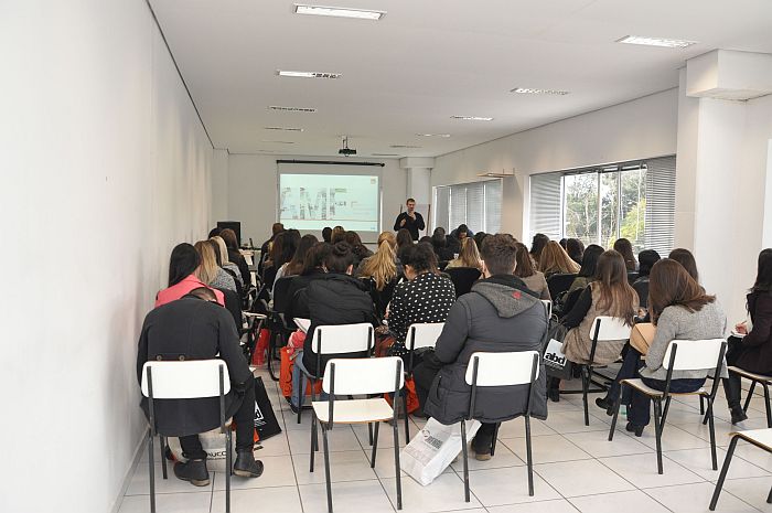 Designers de interiores, arquitetos e estudantes participaram do encontro (Gisele Rossi)