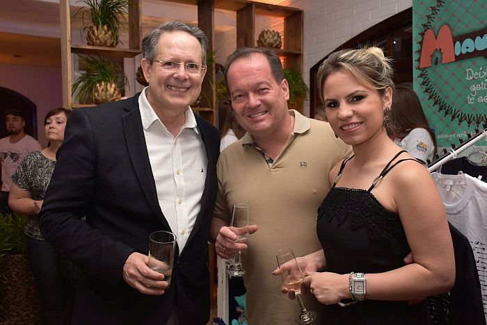 O empresário Heitor Côrtes Netto com Roger Chromiec, da PetSabor Distribuidora e sua noiva Bianca Rondon (Bebel Ritzmann)