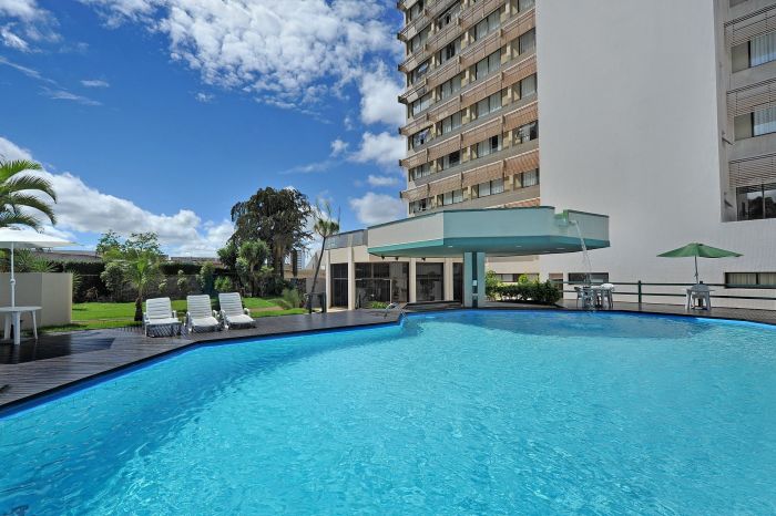 O clima de março ainda permite aproveitar a piscina e outras dependências externas dos hotéis - Foto: Divulgação