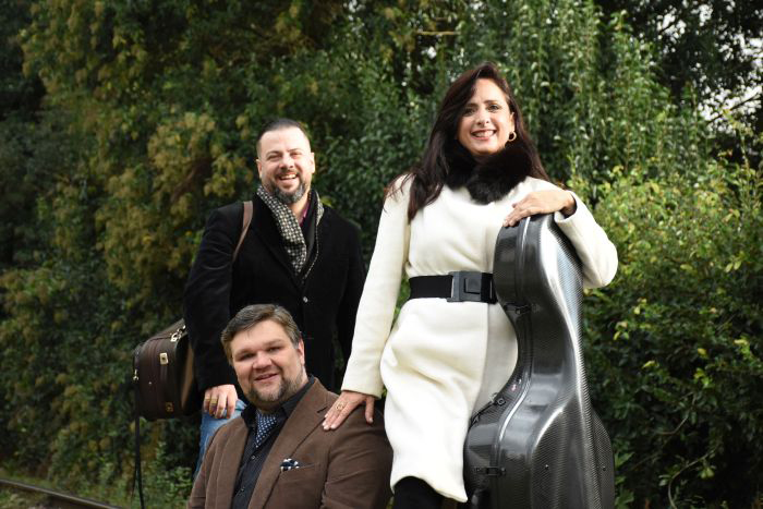 Trio Paranaense traz acordes em violino, violoncelo e piano de obras clássicas no Guairinha