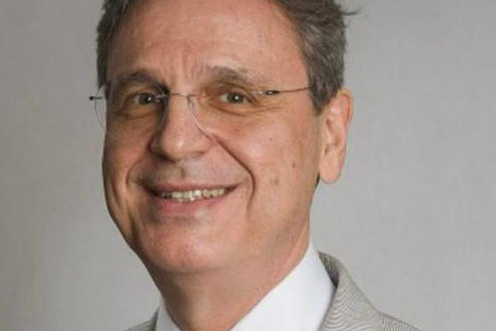Médico oftalmologista Fernando Abib assume como professor titular da UFPR
