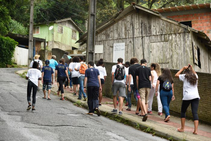 Voluntariado e solidariedade: centenas de jovens usam as férias para fazer o bem