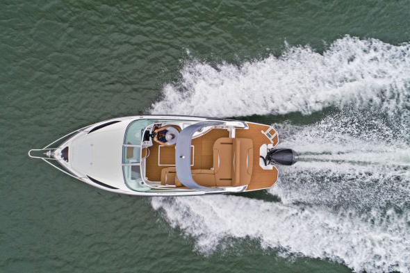 Triton Yachts apresenta nova versão para lancha de 25 pés