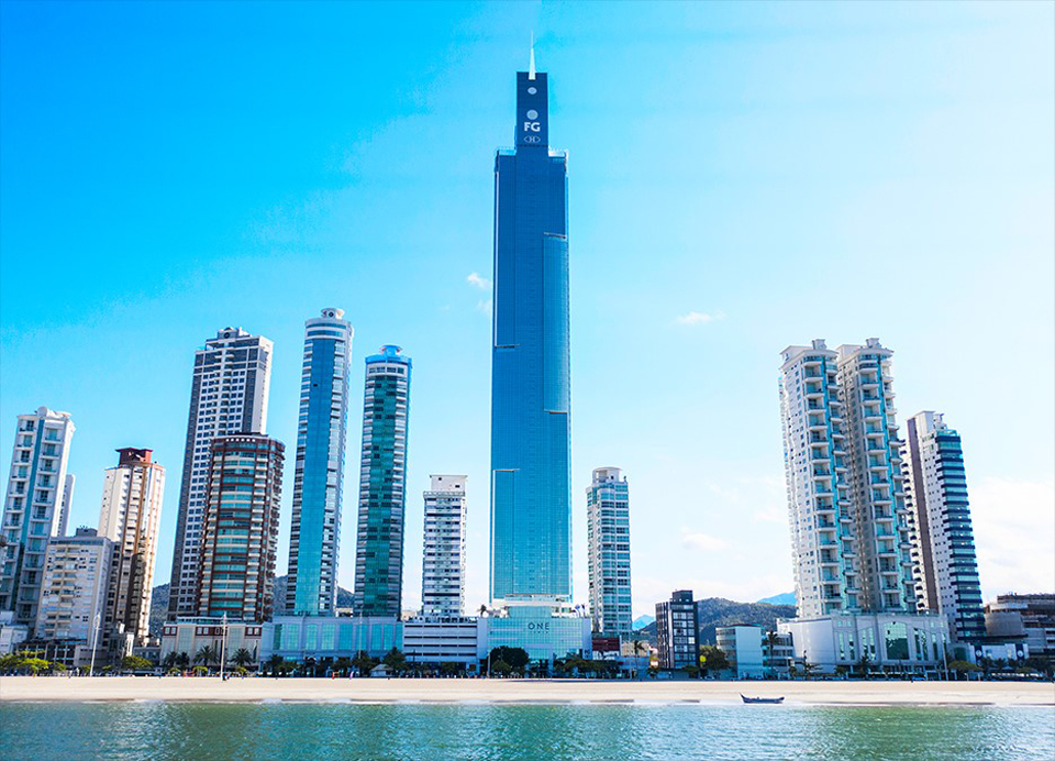 Elevadores do prédio residencial mais alto da América Latina, reúnem tecnologias inovadoras para arranha-céus