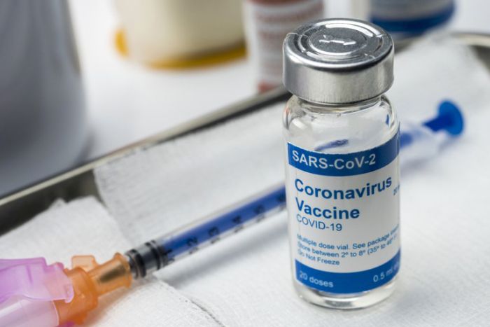 Eficácia da vacina no combate ao coronavírus é comprometida por fake news