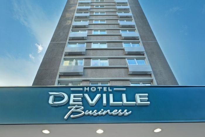 Deville Business Curitiba está próximo a uma das três ruas mais bonitas do Brasil    