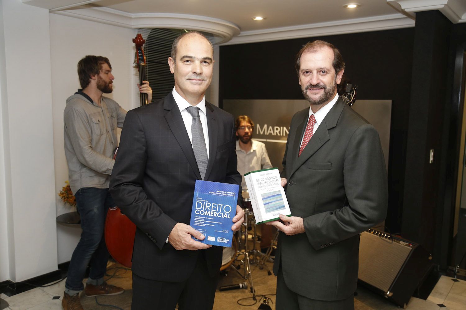 Marins Bertoldi Advogados Associados comemora 20 anos com lançamento de livros