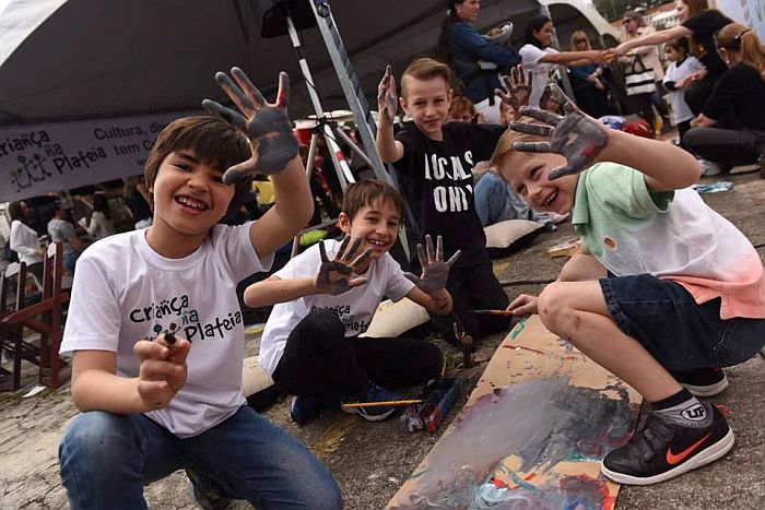 Pintando na Calçada é atividade para crianças nas Regionais de Curitiba