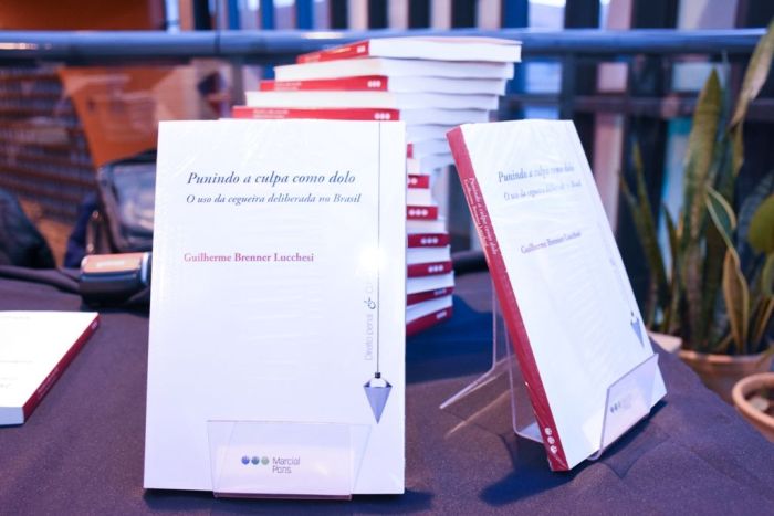 Professor Lucchesi apresenta livro no Instituto de Estudos Culturalistas em Canela