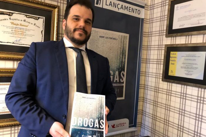 Professor lança livro sobre modelo proibicionista de repressão às drogas e rumos alternativos