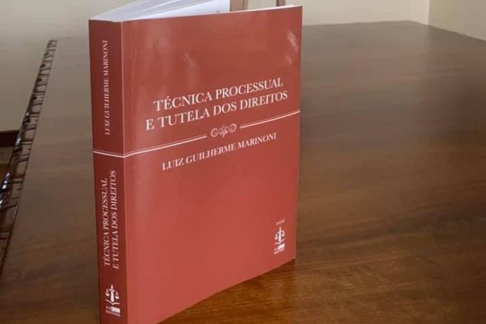 Professor catedrático da UFPR lança livro em Portugal