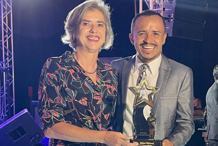 Jornalista e empreendedora de Curitiba é premiada no Maranhão