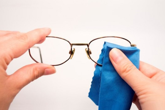 Cuidado adequado prolonga vida útil dos seus óculos
