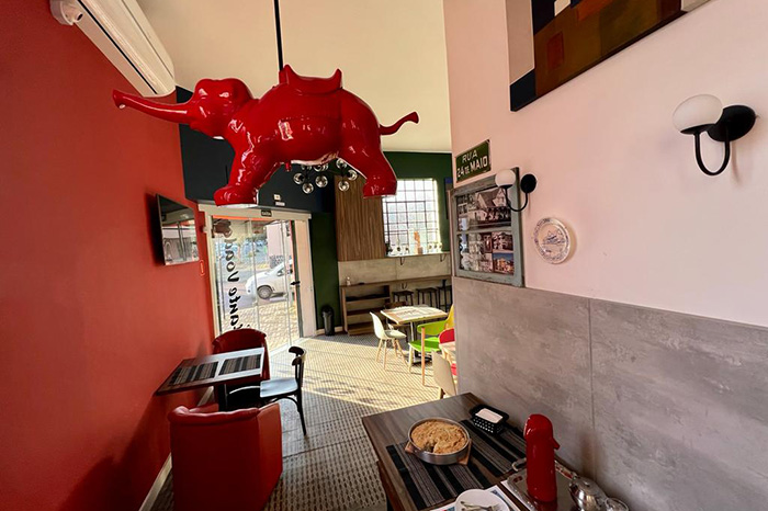 Hostel Bebel promove a 4ª Feijoada Elefante Voador