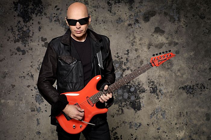 Joe Satriani vem a Curitiba com sua turnê comemorativa