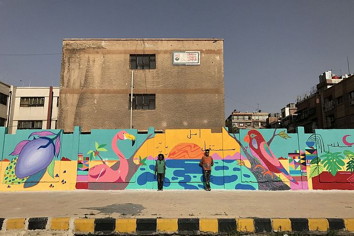 Artistas brasileiros completam a maior pintura já feita na Síria