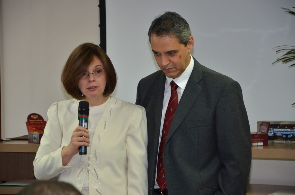 No anúncio feito na FIEP o casal Eloisa Helena Orlandi, diretora executiva, e Carmine Giunti, diretor de P&D da CarobHouse