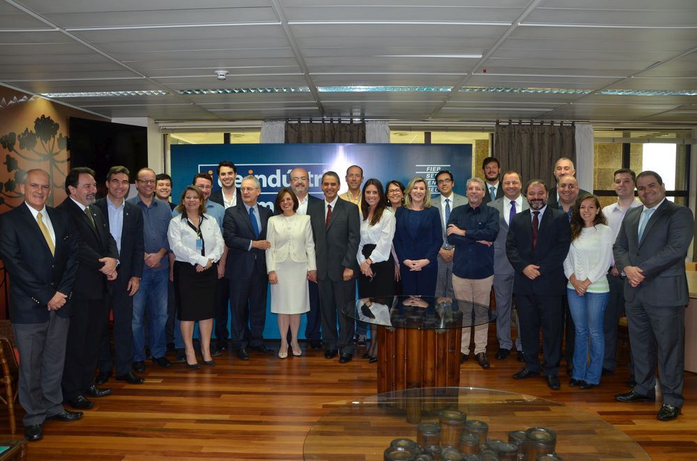 O grupo que participou do café da manhã que marcou o anúncio do novo plano de negócios da CarobHouse