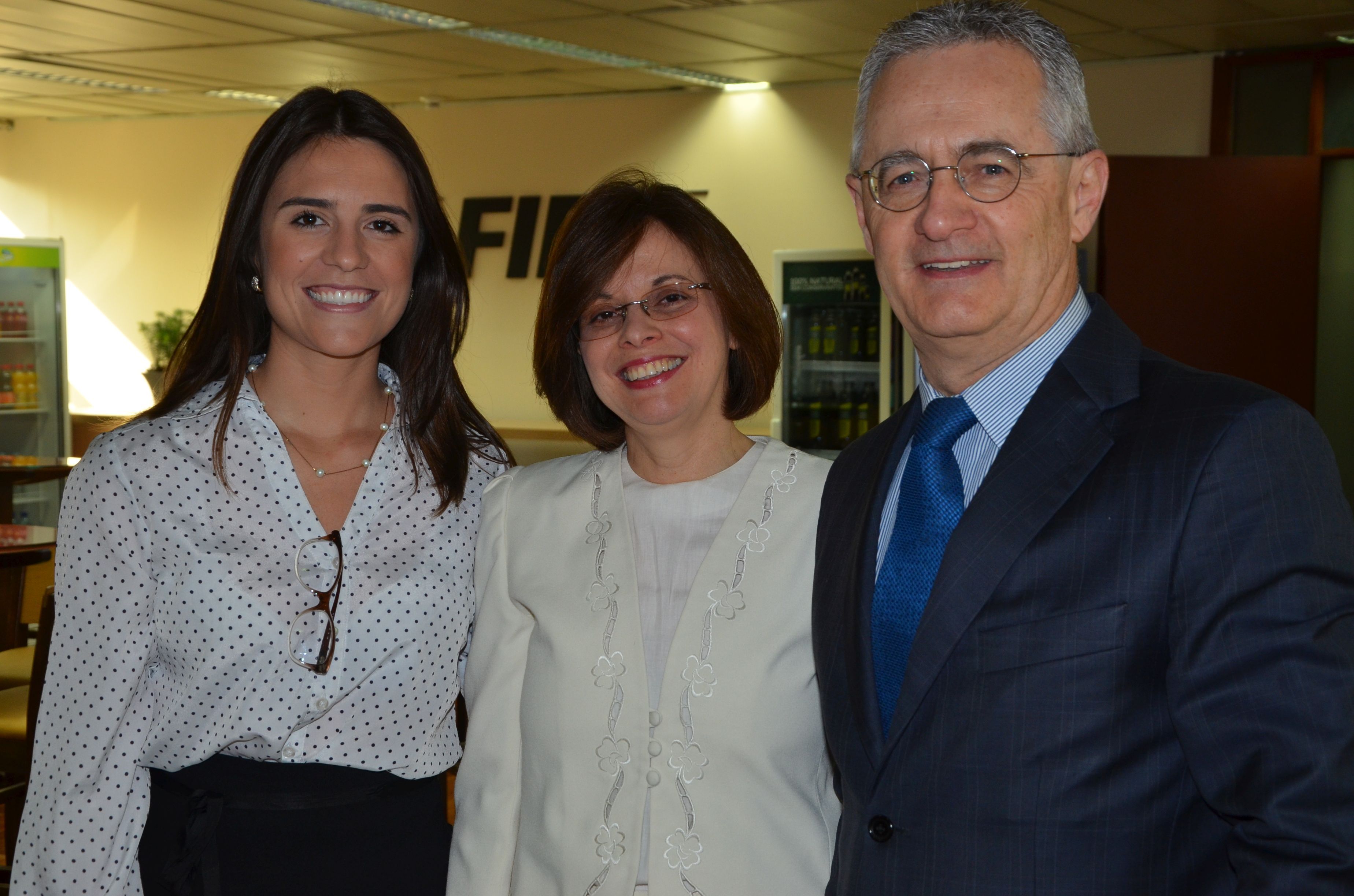Ao centro a empresária Eloisa Helena Orlandi, diretora executiva da CarobHouse, ladeada pelos sócios da CRP Participações Gabriela van der Linden e Clovis Meurer