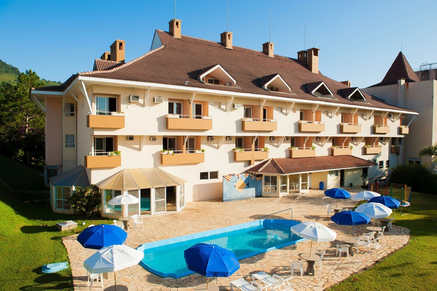 Hotel conta com completa infraestrutura na cidade de Piratuba, em Santa Catarina