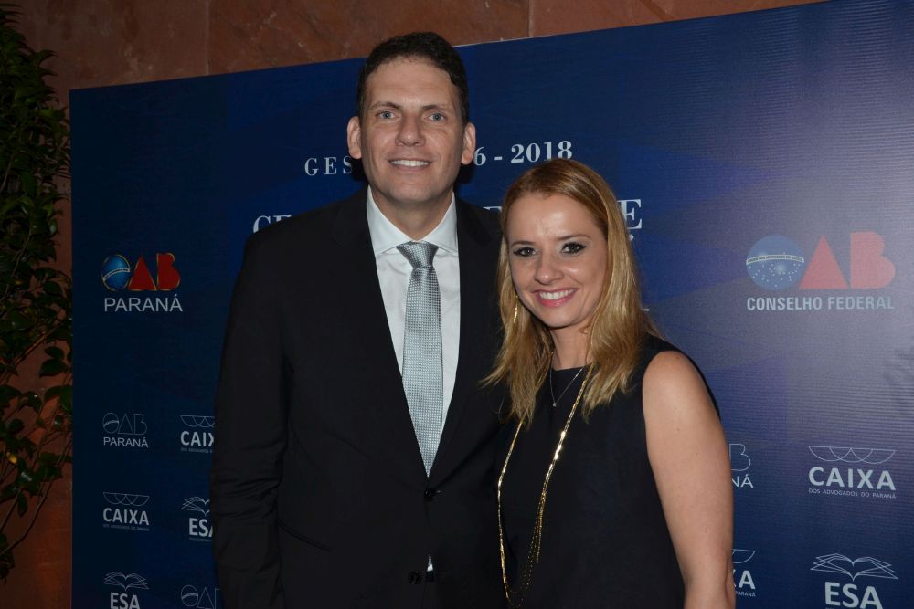 O novo presidente da OAB-PR, José Augusto Araújo de Noronha, e a presidente da APEP, Cristina Leitão
