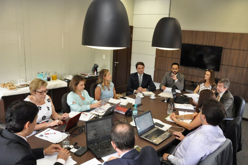 Na segunda reunião da atual gestão, diretoria debateu formas de ampliar e aperfeiçoar os benefícios concedidos pela entidade a todos os advogados do estado Na segunda reunião da atual gestão, diretoria debateu formas de ampliar e aperfeiçoar os benefícios concedidos pela entidade a todos os advogados do estado