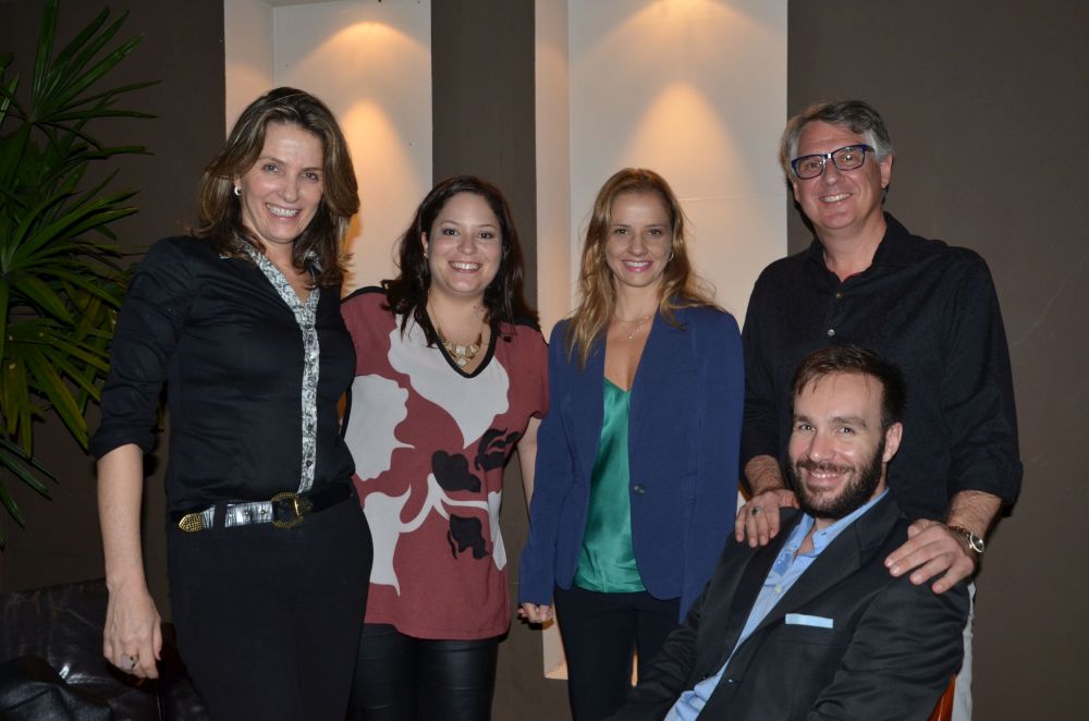 As secretárias da APEP, Claudia Picolo e Carolina Lucena Schussel, a presidente Cristina Leitão e os procuradores Jair Lima Gevaerd Filho e Roberto Nunes De Lima Filho As secretárias da APEP, Claudia Picolo e Carolina Lucena Schussel, a presidente Cristina Leitão e os procuradores Jair Lima Gevaerd Filho e Roberto Nunes De Lima Filho