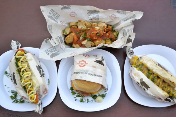 Os lanches são uma maneira diferente e prática de conhecer a culinária alemã - Créditos: Lívia Mattos / Central Press 