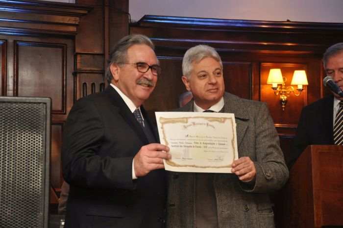 Glomb recebe homenagem do vereador Paulo Salamuni (Zinho Gomes)