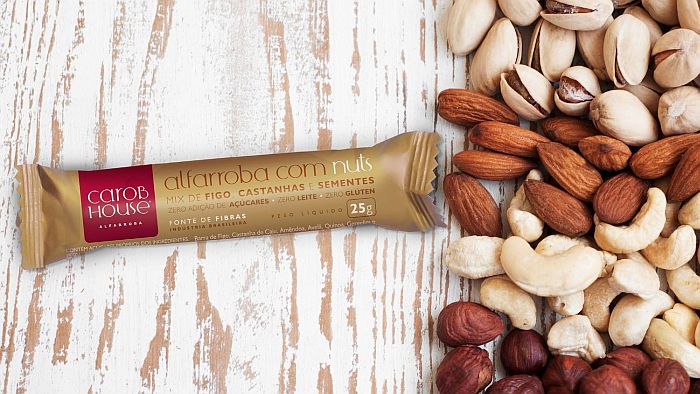 Barrinha de Alfarroba com Nuts traz figo, castanhas e sementes no recheio (Divulgação/CarobHouse)