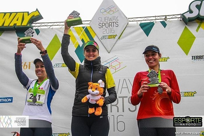 Foi o quarto pódio da advogada (à esq.) em 2016 (Simone Seguro/Esporte na Foto)
