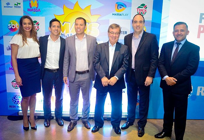Pâmela Manica (executiva de contas da Rede Massa), Fabiano Ozique (Gerente de Propaganda do Grupo Uninter), Fabio Goes (gerente comercial - mercado nacional da Rede Massa), Paulo Murayama (Diretor de Marketing e Comunicação do Grupo Uninter), Ney Braga Alves (diretor comercial da Rede Massa) e Andersou Souza (Gerente comercial da TV Iguaçu).