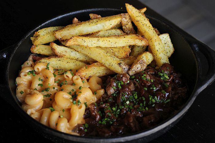NYC LUNCH MENU - Mac&cheese Mignon, com bbq e batatas rústicas