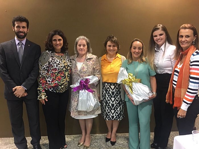 As diretoras da CAA-PR e integrantes da CAI com as convidadas especiais do evento, Edni Arruda e Rafaela Kuster