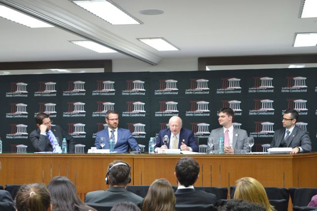 Professores da ABDConst Francisco Monteiro da Rocha Junior,  Flávio Pansieri, Mark Tushnet, Rafael Santos Pinto e Luis Henrique Braga Madalena - Crédito: ABDConst/Divulgação
