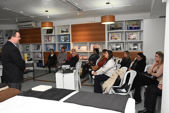 Encontro tratou de vários assuntos ligados a colchões (Bebel Ritzmann) Encontro tratou de vários assuntos ligados a colchões (Bebel Ritzmann)