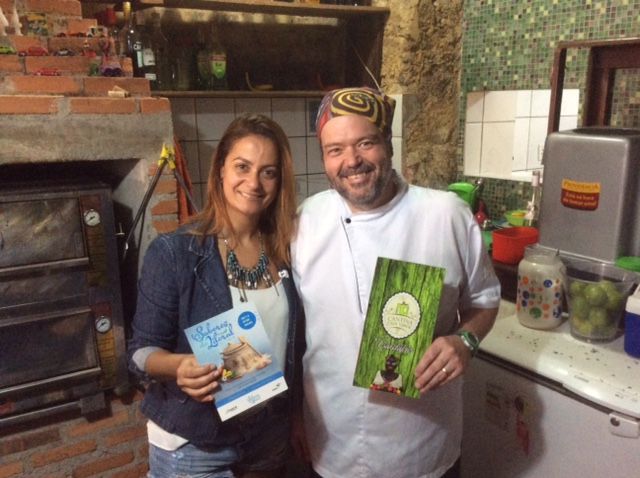 A jornalista Tatiana de Oliveira com o chef André Furlaneto, que comanda a casa ao lado da esposa Gleisi Catani A jornalista Tatiana de Oliveira com o chef André Furlaneto, que comanda a casa ao lado da esposa Gleisi Catani