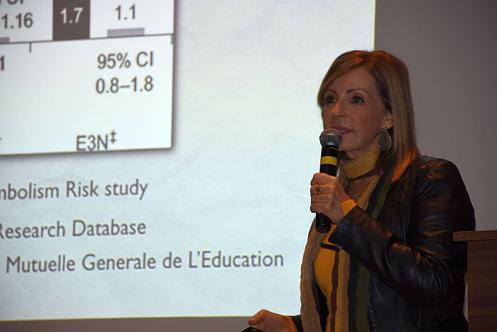 Dolores Pardini durante palestra no Simpósio Gônadas no EndoSul2017 (Bebel Ritzmann)