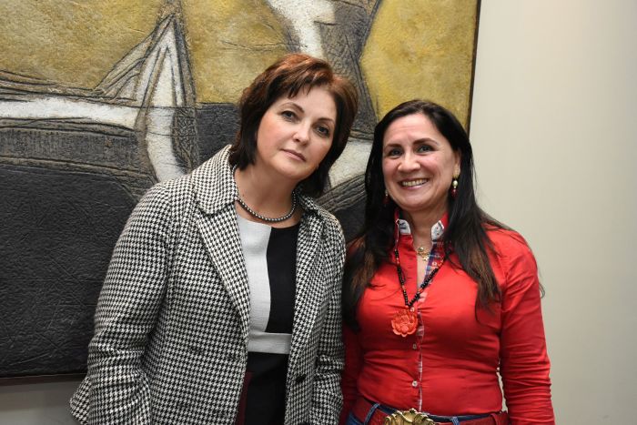 Legenda: Advogadas Leocimary Toledo Stal (de vermelho) e Cleis Maria S. H. Weber - Foto: Bebel Ritzmann