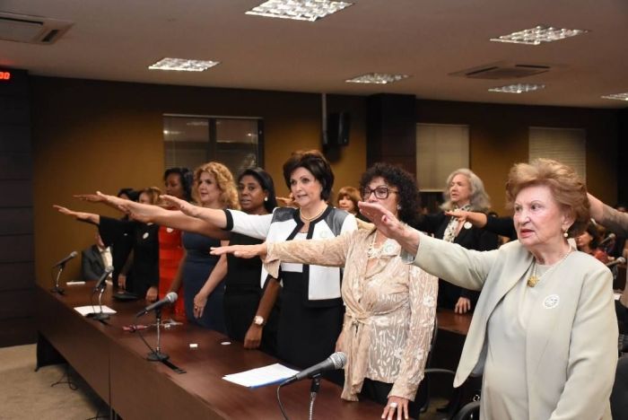 As integrantes da Associação fazem o juramento durante a solenidade - Foto: Bebel Ritzmann As integrantes da Associação fazem o juramento durante a solenidade - Foto: Bebel Ritzmann