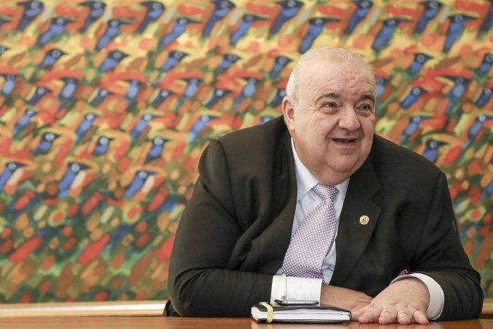 Rafael Greca é prefeito de Curitiba, economista e engenheiro civil, com especialização em Urbanismo. Foi vereador, deputado estadual constituinte, prefeito de Curitiba, deputado federal mais votado do Brasil e ministro de Estado do Esporte e Turismo