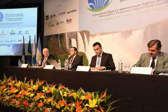 Mesa de debates sobre direito público, economia e ética - Foto: Bebel Ritzmann