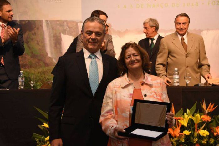 Edgar Guimarães e a professora Irmgard Lepenies - Foto: Bebel Ritzmann Edgar Guimarães e a professora Irmgard Lepenies - Foto: Bebel Ritzmann