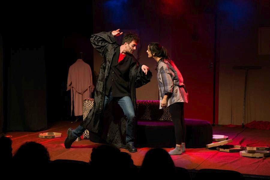 Cena da peça A Morte Veste Jeans - Foto - Divulgação