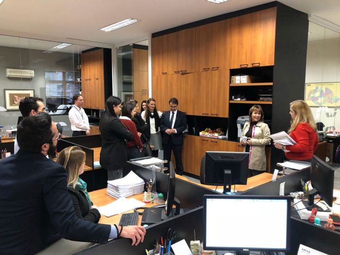 Funcionários da CAA/PR apresentam o Cesta Solidária para diretores - Foto: Divulgação 