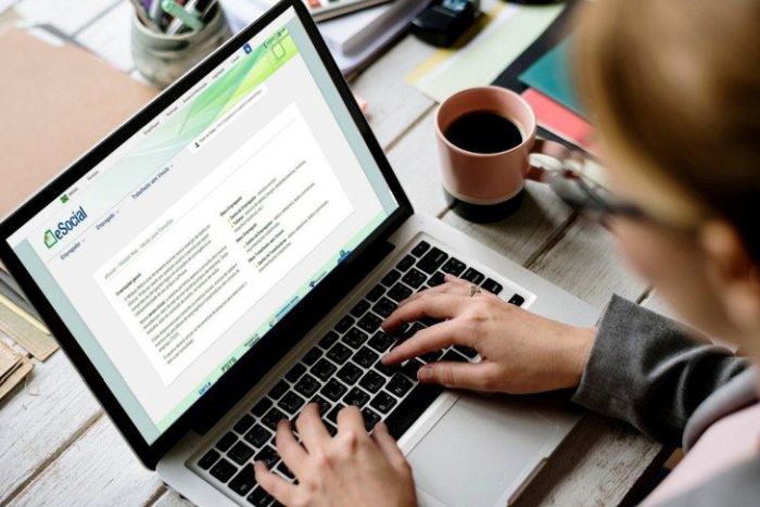 Apesar de calendário para implantação do eSocial ter sido divulgado ano passado, empresas ainda estão se adequando à obrigação - Foto: Divulgação 