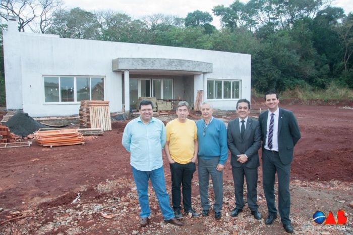 Diretor da CAA José Carlos Dias Neto e diretores da OAB Foz vistoriam a obra - Foto: Divulgação