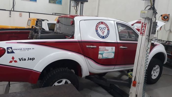 Carro da dupla está afinado para a prova, que começa daqui a 10 dias - Foto: Divulgação