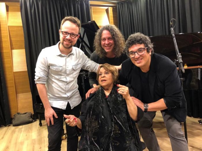Cariguá Trio e a cantora Leny Andrade - Foto: Divulgação